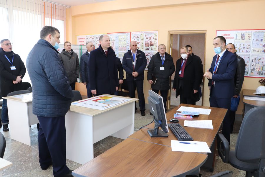 в кабинете охраны труда Витебскгазстрой Белгазстрой холдинг.JPG