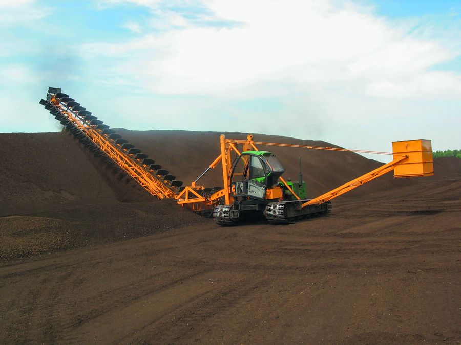 Штабелевание торфа.jpg