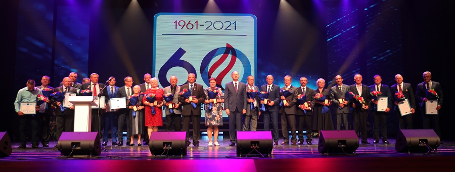 Кушнаренко с награжденными.JPG