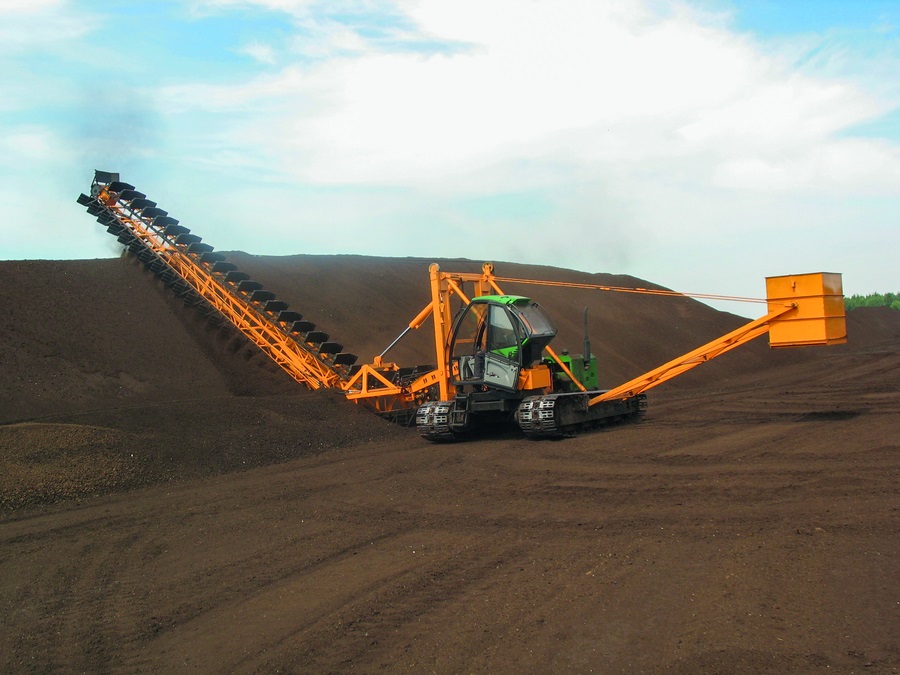 Штабелевание торфа.jpg