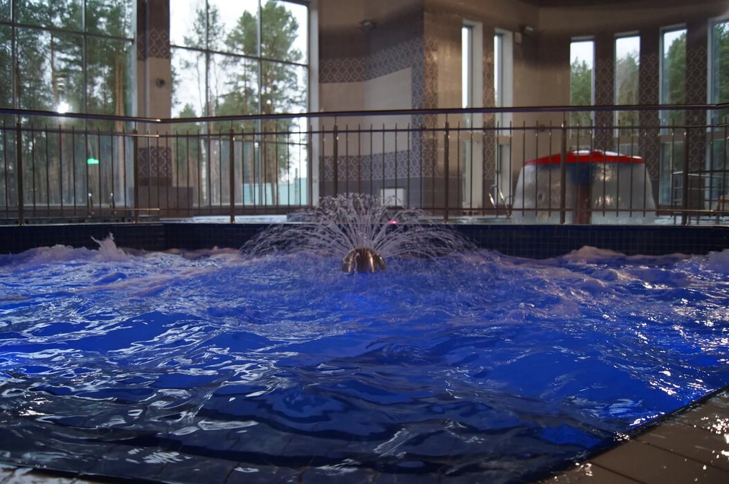 Детский бассейн с подсветкой в аквацентре.JPG